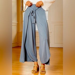 NWOT LULUS "With It" Slate Blue Tie-Front Culotte Pants size XL